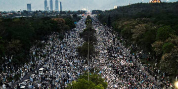 گر جرأ ت ہو تو سر ڈالو!