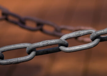 زنجیریں جو  ٹوٹیں گی نہیں